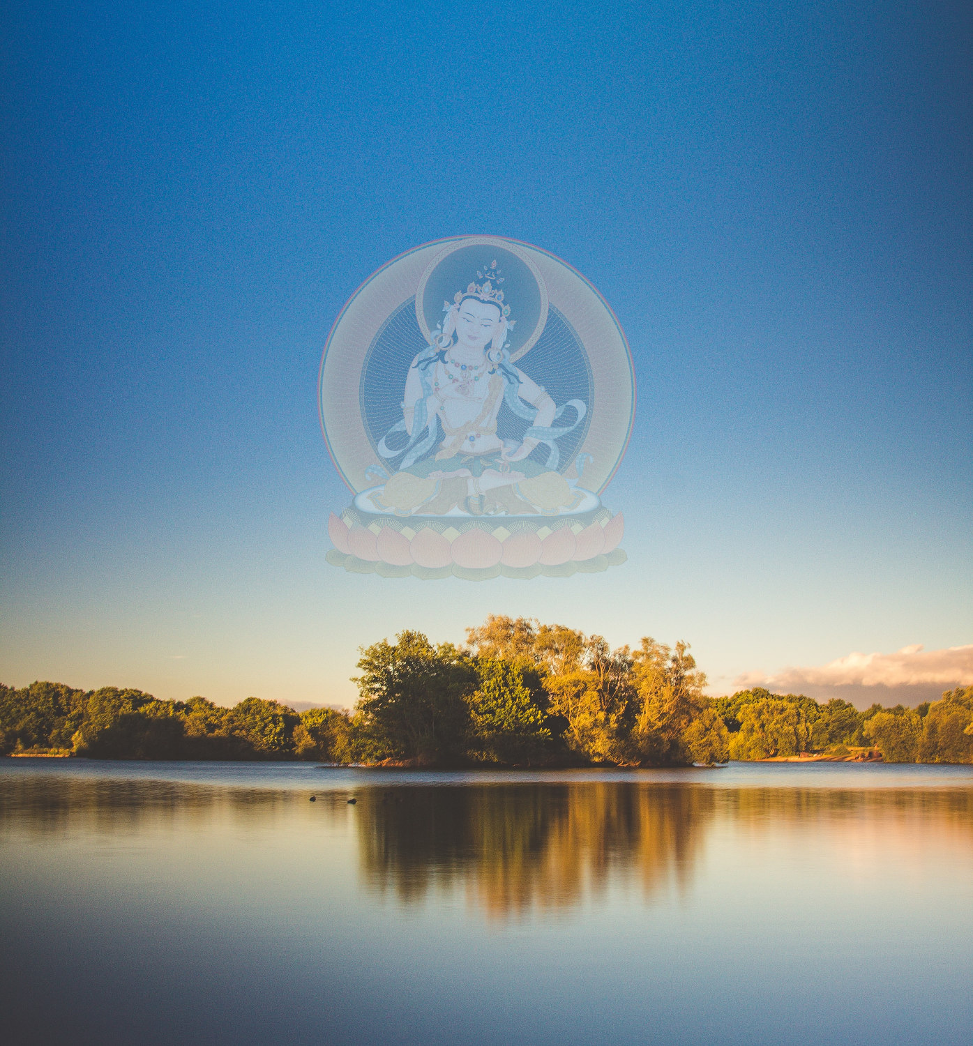 Baden: Über einem Weiher schwebt ein durchscheinender Vajrasattva Buddha